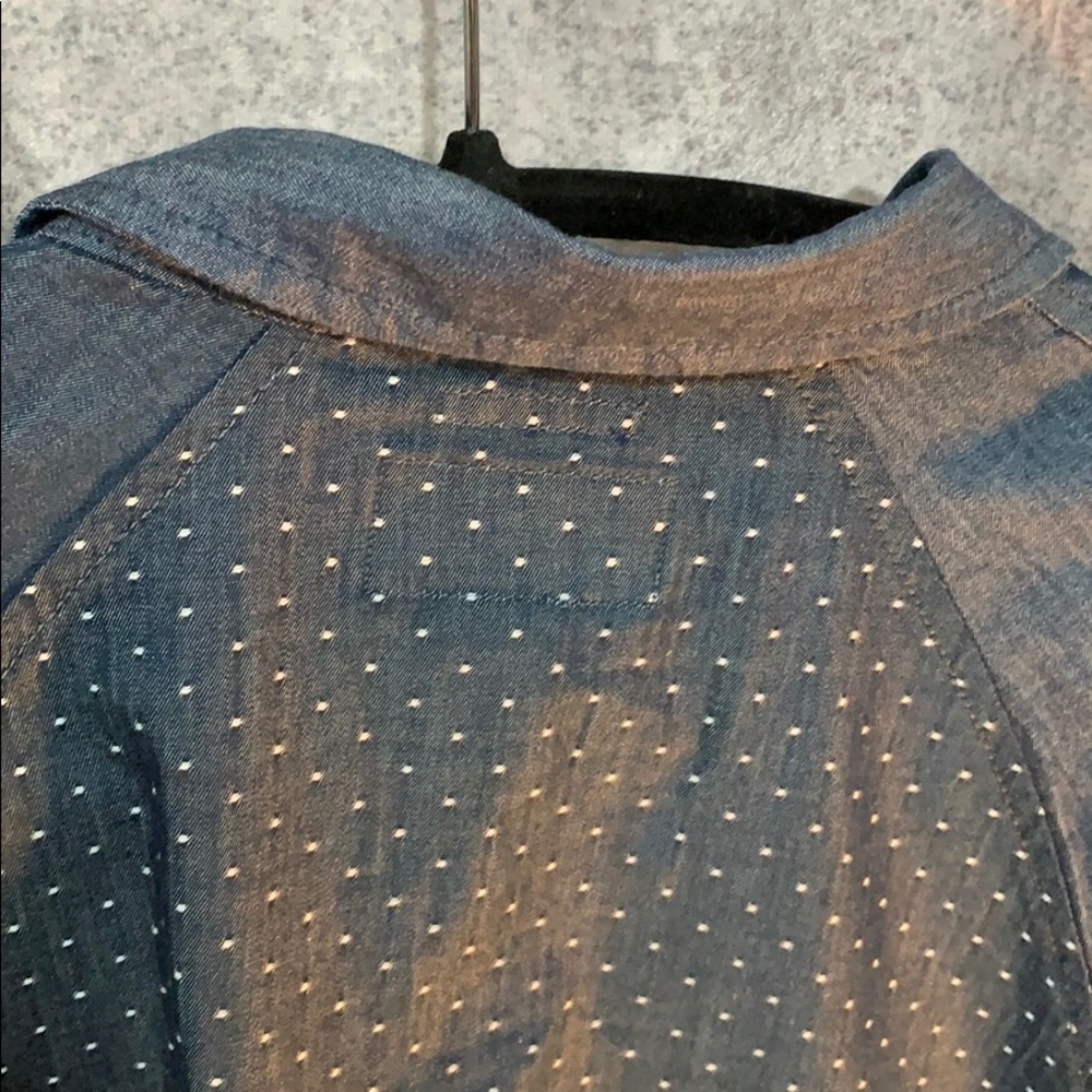 Short sleeve button down, Rounded shoulders. Large - Picture 8 of 8